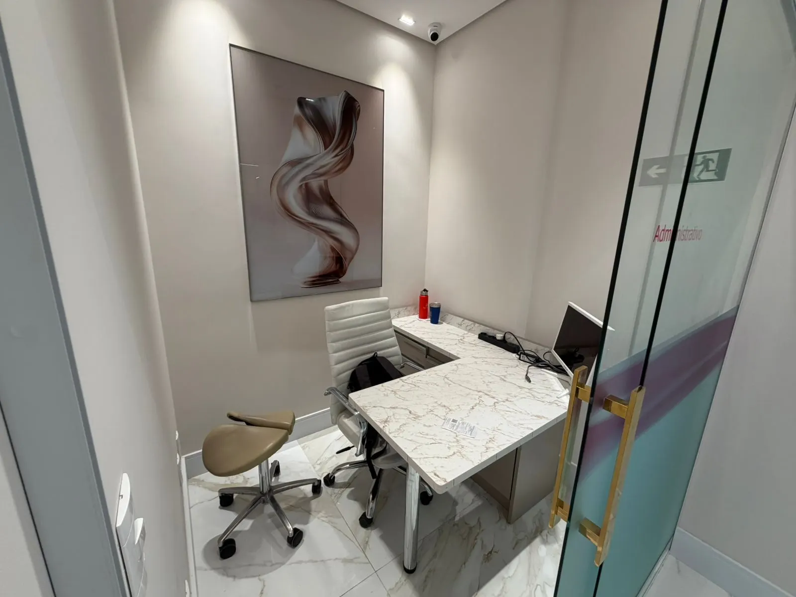 Sala administrativa secundária